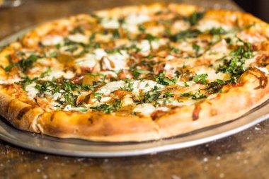 Taze pizza yakın plan.