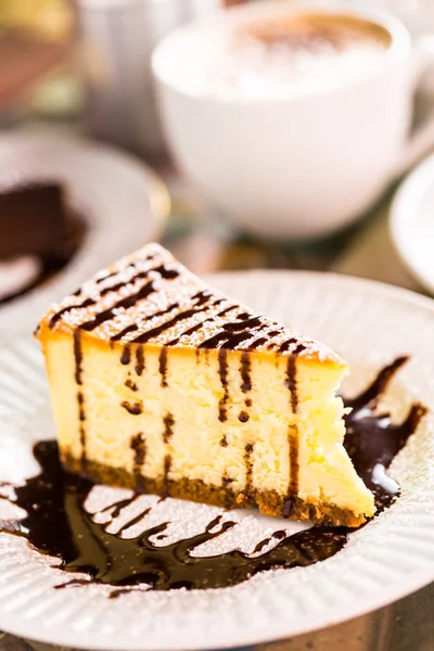 Frischer italienischer bailey-käsekuchen — Stockfoto