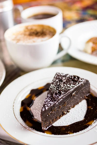 Παλιά ντεμοντέ Chocolated κέικ — Φωτογραφία Αρχείου