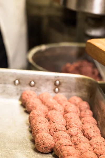 Preparing Italian meatballs — Stock Photo, Image