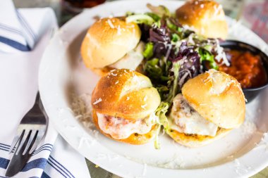 Taze İtalyan köfte kaydırıcıları