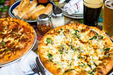 Tavuk çam fıstığı pizza