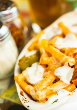 Soslu taze ziti makarna