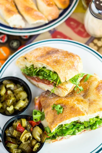 Sub sandwich con mozzarella fusa — Foto Stock