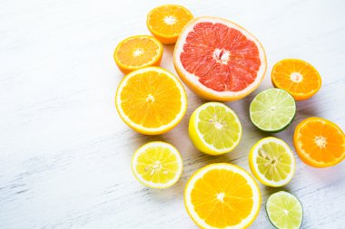 Taze narenciye meyve dilimlenmiş