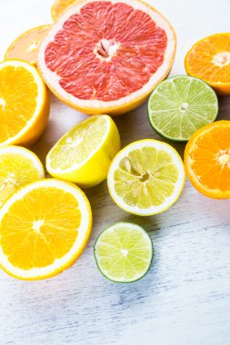 Taze narenciye meyve dilimlenmiş