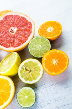 Taze narenciye meyve dilimlenmiş