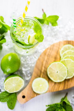 Organik turuncu ile yapılan su