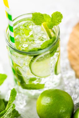 Organik turuncu ile yapılan su