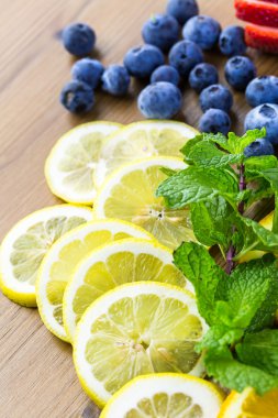 Taze organik meyve dilimlenmiş