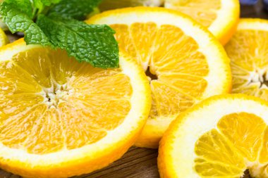 Taze organik portakal dilimlenmiş