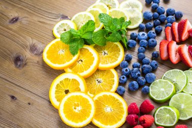 Taze organik meyve dilimlenmiş