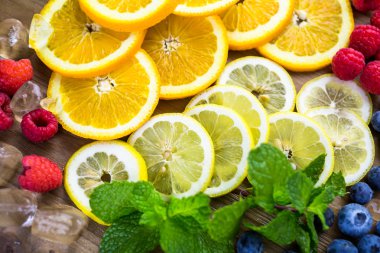 Taze organik meyve dilimlenmiş