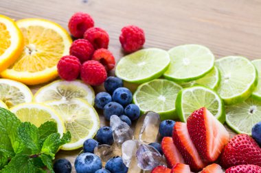 Taze organik meyve dilimlenmiş