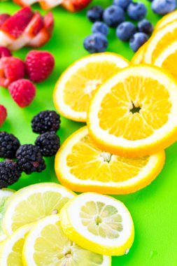 Taze organik meyve dilimlenmiş