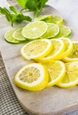 Taze organik meyve dilimlenmiş