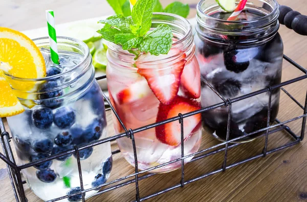 Infused water with fresh berries. — Stock Photo, Image