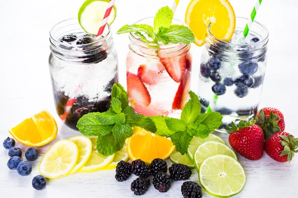 Infused water with fresh berries. — Stock Photo, Image