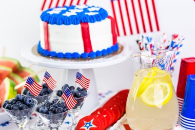 4 Temmuz için masaya tatlılar parti.