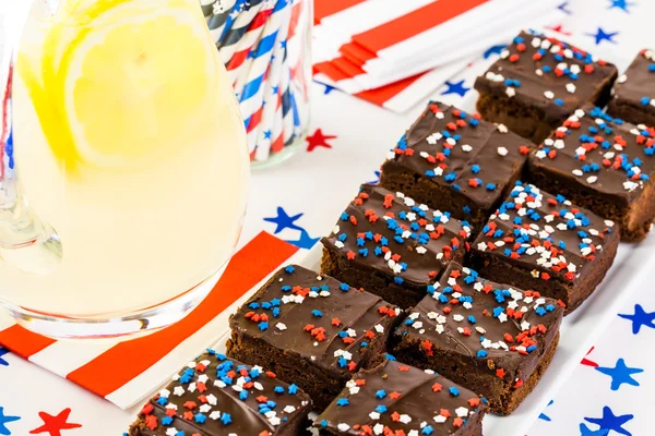 Desserter på bordet för 4 juli festa. — Stockfoto