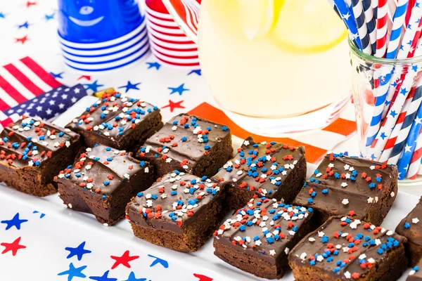 Desserter på bordet för 4 juli festa. — Stockfoto