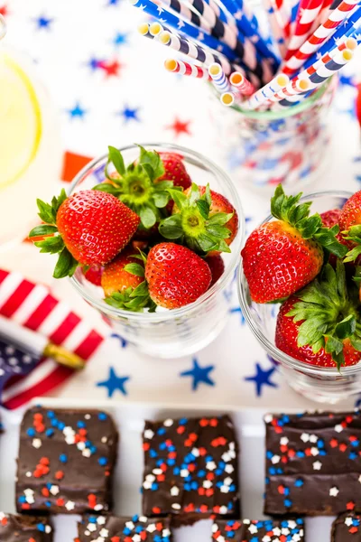 Desserter på bordet för 4 juli festa. — Stockfoto