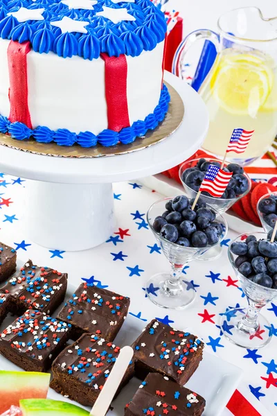 Desserts sur la table pour la fête du 4 juillet . — Photo