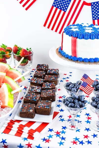 Desserter på bordet för 4 juli festa. — Stockfoto