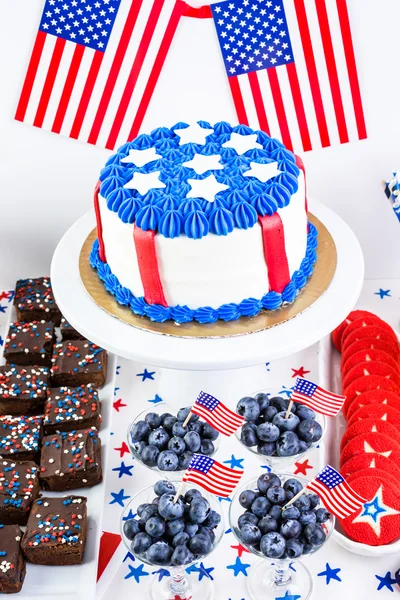 Desserter på bordet för 4 juli festa. — Stockfoto