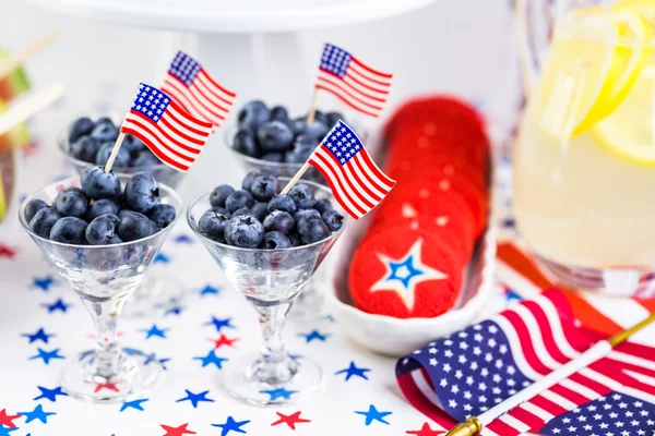 Desserts auf dem Tisch für 4. Juli Party. — Stockfoto