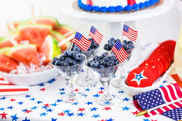 Desserts auf dem Tisch für 4. Juli Party. — Stockfoto