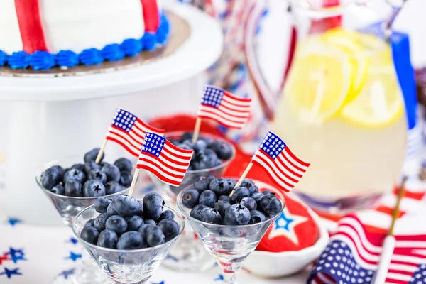 Desserter på bordet för 4 juli festa. — Stockfoto