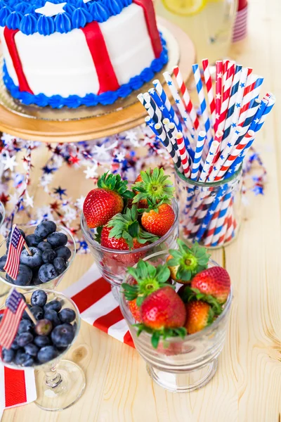 Desserter på bordet för 4 juli festa. — Stockfoto