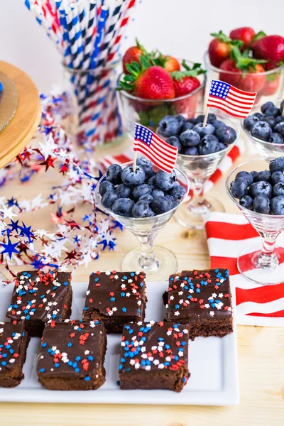 Desserts op de tafel voor 4 juli partij — Stockfoto