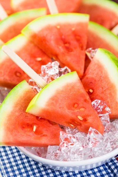 Wassermelone Scheiben Eis am Stiel — Stockfoto