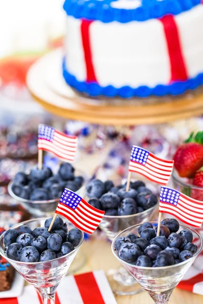 Desserter på bordet för 4 juli festa — Stockfoto