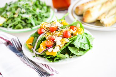 Turuncu ıspanak salatası