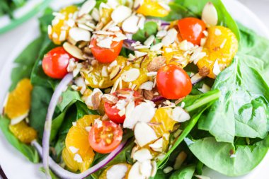 Turuncu ıspanak salatası