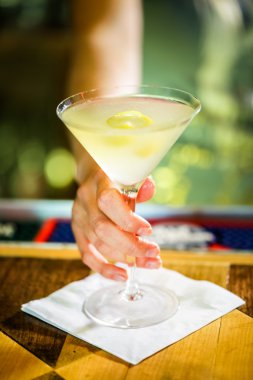 Martini kokteyl yakın çekim 