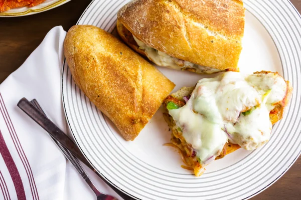 Sandwich de albóndigas en el plato — Foto de Stock