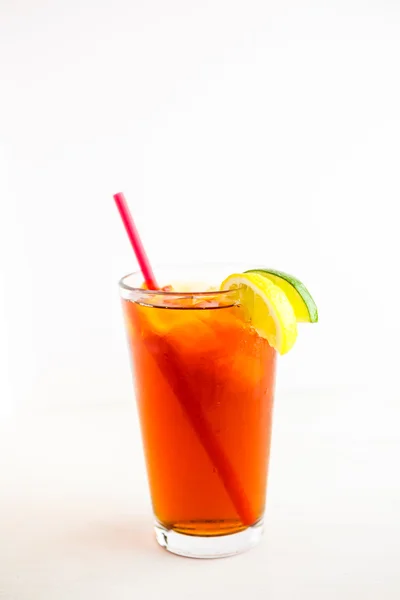 Iced tea garnished with lemon — Stock Photo, Image