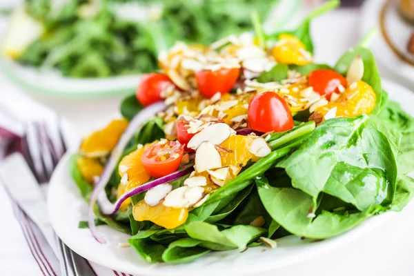 Orange spenatsallad — Stockfoto