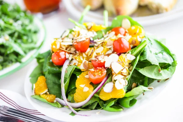 Orange spenatsallad — Stockfoto