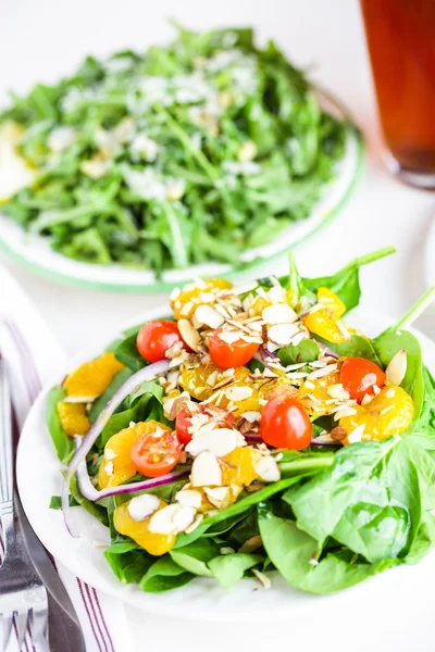 Oranje spinazie salade — Stockfoto