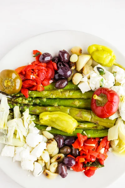 Meze tabağı vejetaryen meze ile — Stok fotoğraf