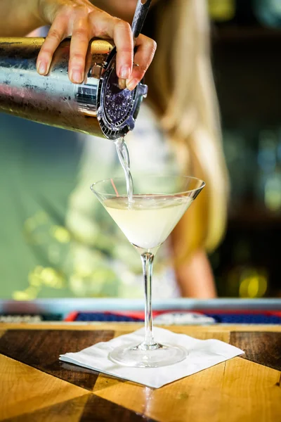 Martini cocktail bouchent — Photo