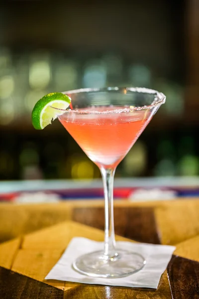 Косметический коктейль в баре — стоковое фото