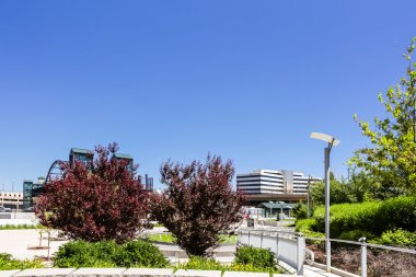 Hafif raylı sistem istasyonu görünümü