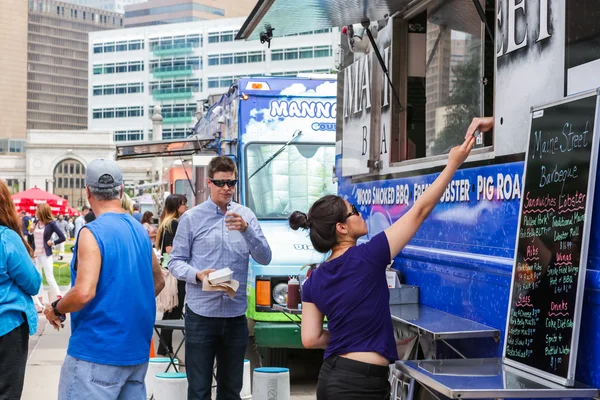 Raduno di food truck gourmet al Civic Center Park — Foto Stock