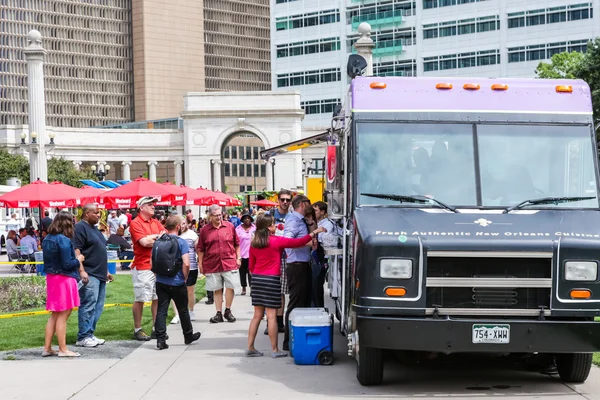 Gathering of gourmet food trucks at Civic Center Park — Stock Photo, Image